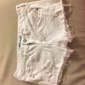 🛍Clearance 🛍 White Low rise distressed shorts